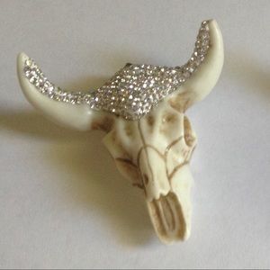 ✨Black or White Pave Bull Skull Pendant✨